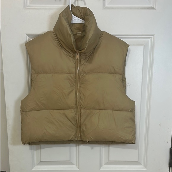 Amazon Jackets & Blazers - Amazon Cropped Puffer Vest Size Small Tan